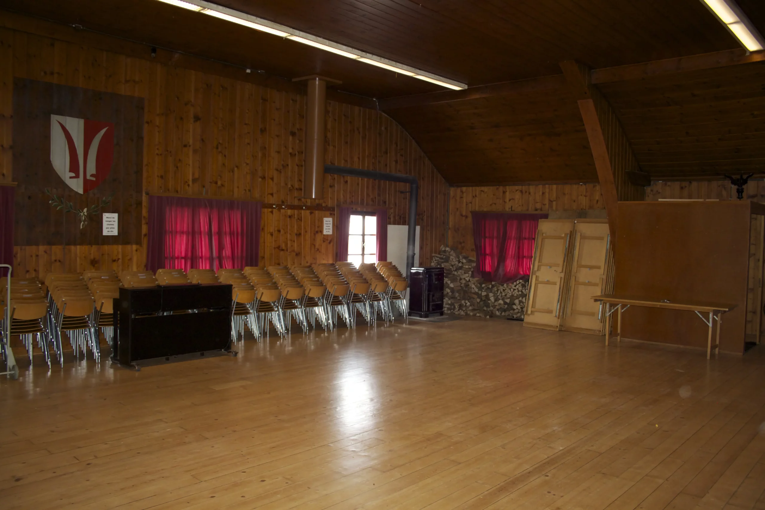 IMG_6275 Gde salle Sugnens